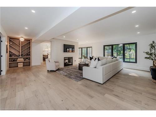 2143 Bleams Road, Wilmot Township, ON - Indoor Photo Showing Living Room