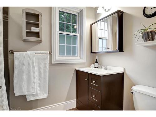 3 Flora Street, Cambridge, ON - Indoor Photo Showing Bathroom