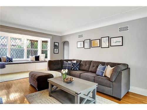 3 Flora Street, Cambridge, ON - Indoor Photo Showing Living Room