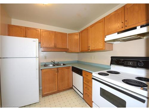 111-1247 Huron Street, London, ON - Indoor Photo Showing Kitchen With Double Sink