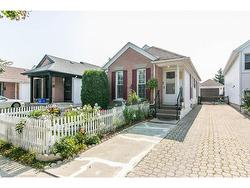 137 Wake Robin Drive  Kitchener, ON N2E 3L6