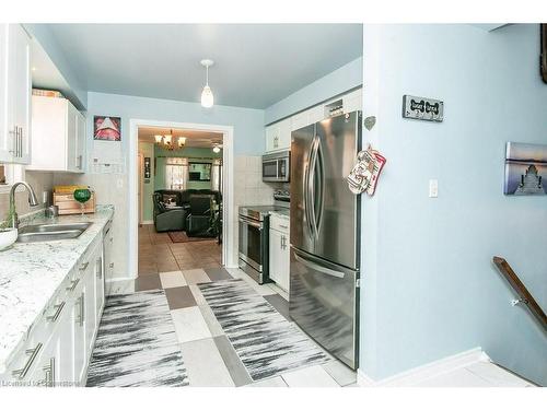 137 Wake Robin Drive, Kitchener, ON - Indoor Photo Showing Kitchen With Double Sink With Upgraded Kitchen