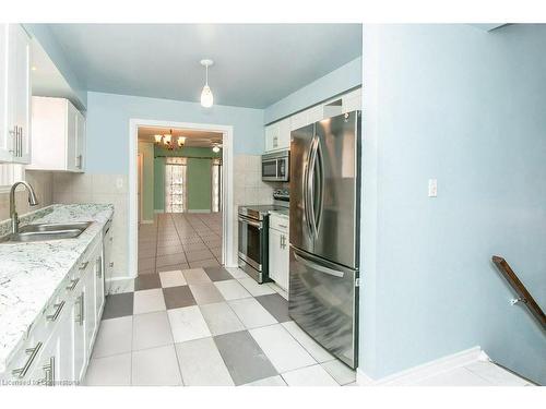 137 Wake Robin Drive, Kitchener, ON - Indoor Photo Showing Kitchen