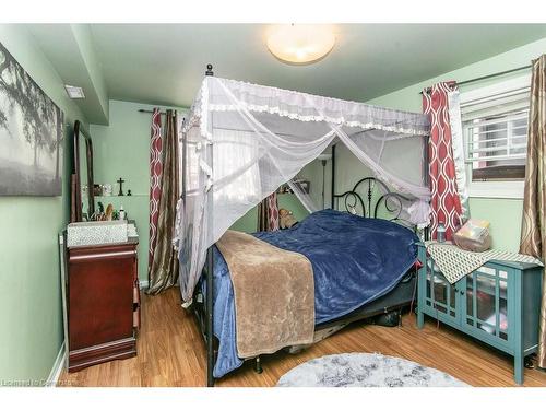 137 Wake Robin Drive, Kitchener, ON - Indoor Photo Showing Bedroom