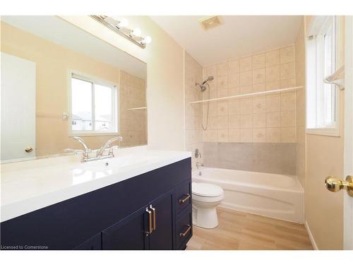 764 Karlsfeld Road, Waterloo, ON - Indoor Photo Showing Bathroom