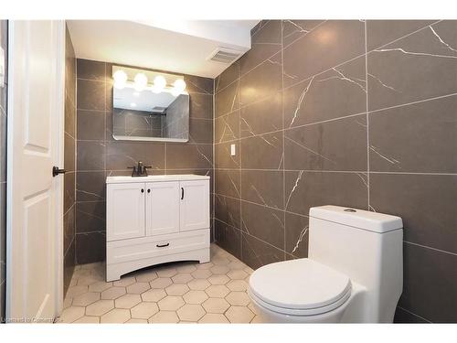 764 Karlsfeld Road, Waterloo, ON - Indoor Photo Showing Bathroom