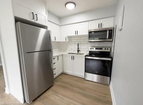 11-203 Mausser Avenue, Kitchener, ON - Indoor Photo Showing Kitchen With Stainless Steel Kitchen With Double Sink