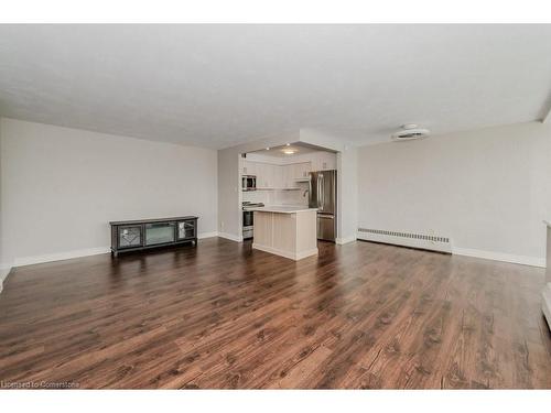 303-24 Midland Drive, Kitchener, ON - Indoor Photo Showing Living Room