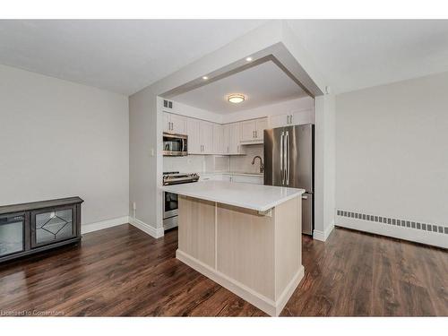 303-24 Midland Drive, Kitchener, ON - Indoor Photo Showing Kitchen