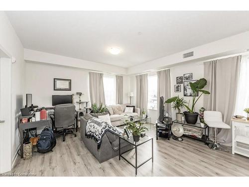 215-247 Northfield Drive E, Waterloo, ON - Indoor Photo Showing Living Room