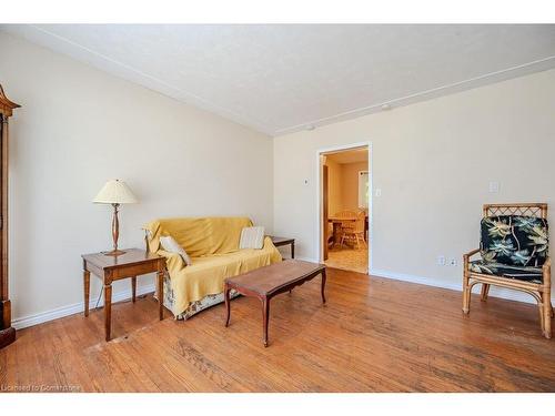 A-166 Weber Street N, Waterloo, ON - Indoor Photo Showing Living Room