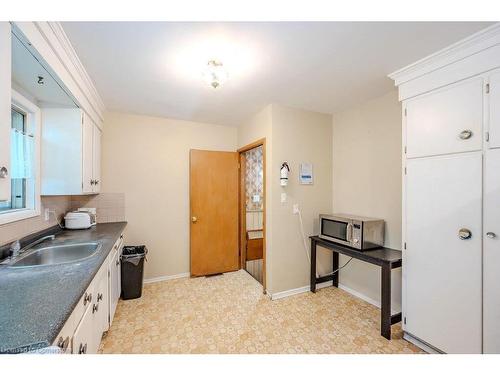 A-166 Weber Street N, Waterloo, ON - Indoor Photo Showing Kitchen