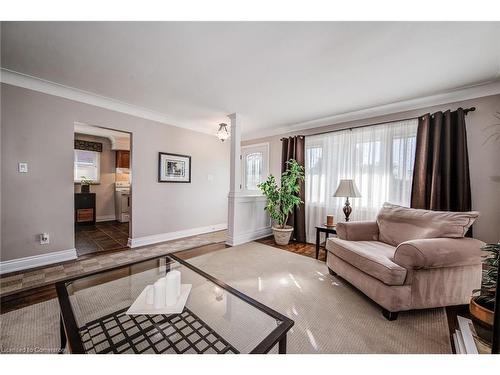 12 Byron Avenue, Cambridge, ON - Indoor Photo Showing Living Room