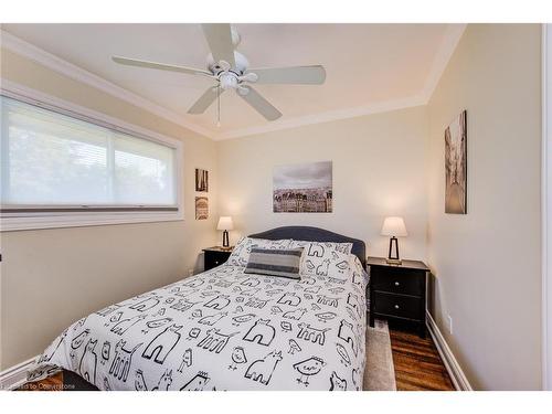 12 Byron Avenue, Cambridge, ON - Indoor Photo Showing Bedroom