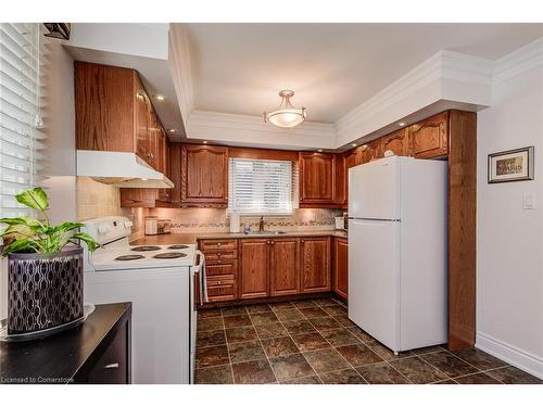 12 Byron Avenue, Cambridge, ON - Indoor Photo Showing Kitchen