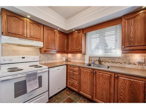 12 Byron Avenue, Cambridge, ON - Indoor Photo Showing Kitchen