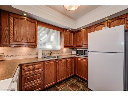 12 Byron Avenue, Cambridge, ON - Indoor Photo Showing Kitchen