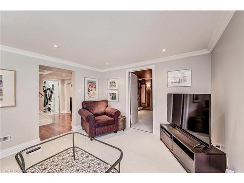 12 Byron Avenue, Cambridge, ON - Indoor Photo Showing Living Room