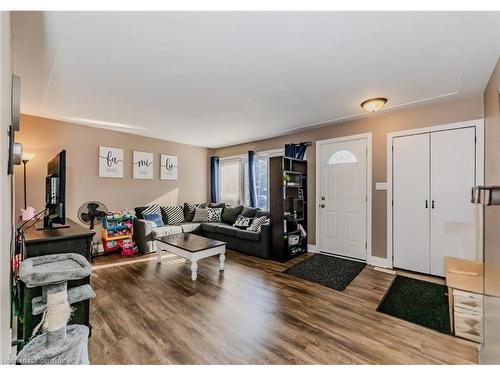 98 Scenic Drive, Kitchener, ON - Indoor Photo Showing Living Room