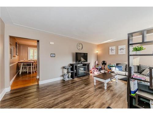 98 Scenic Drive, Kitchener, ON - Indoor Photo Showing Living Room