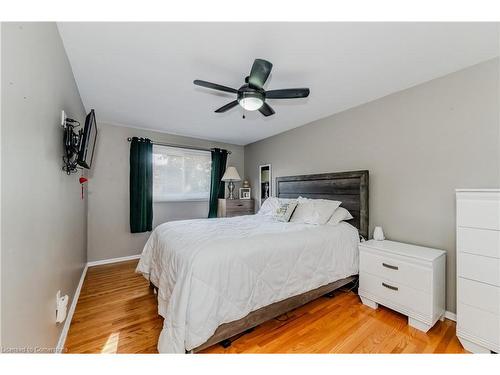 98 Scenic Drive, Kitchener, ON - Indoor Photo Showing Bedroom