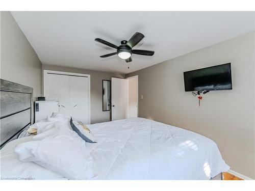 98 Scenic Drive, Kitchener, ON - Indoor Photo Showing Bedroom