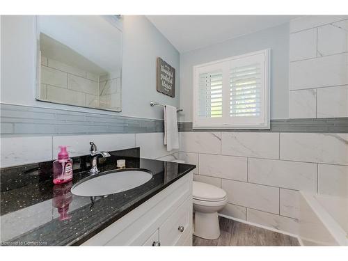 98 Scenic Drive, Kitchener, ON - Indoor Photo Showing Bathroom