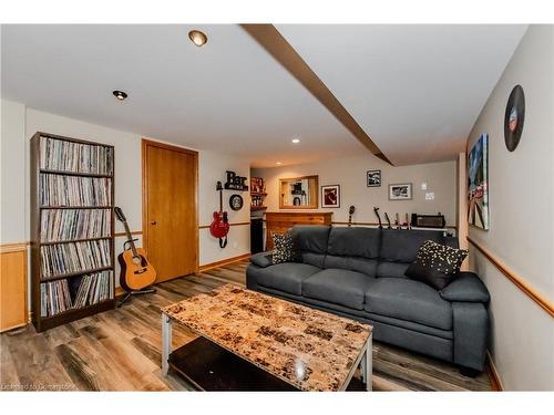 98 Scenic Drive, Kitchener, ON - Indoor Photo Showing Living Room