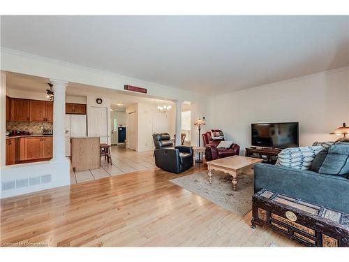 18 Porter Drive, Guelph, ON - Indoor Photo Showing Living Room