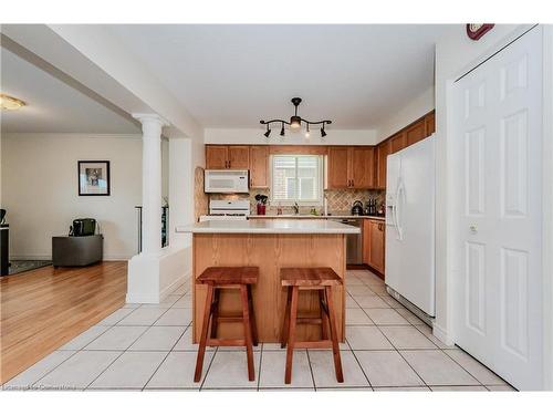 18 Porter Drive, Guelph, ON - Indoor Photo Showing Kitchen