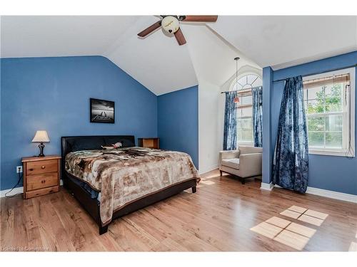 18 Porter Drive, Guelph, ON - Indoor Photo Showing Bedroom