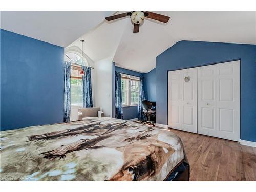 18 Porter Drive, Guelph, ON - Indoor Photo Showing Bedroom