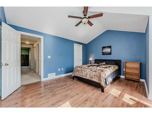 18 Porter Drive, Guelph, ON - Indoor Photo Showing Bedroom