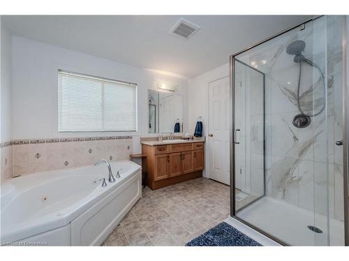 18 Porter Drive, Guelph, ON - Indoor Photo Showing Bathroom