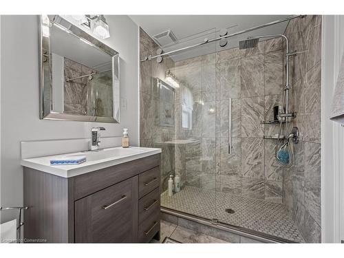 50 Rouse Avenue, Cambridge, ON - Indoor Photo Showing Bathroom