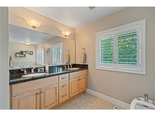 728 Country Squire Road, Waterloo, ON - Indoor Photo Showing Bathroom