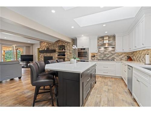 728 Country Squire Road, Waterloo, ON - Indoor Photo Showing Kitchen With Upgraded Kitchen