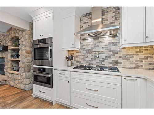 728 Country Squire Road, Waterloo, ON - Indoor Photo Showing Kitchen With Upgraded Kitchen