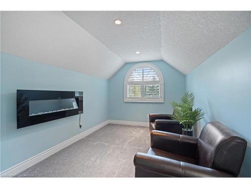 728 Country Squire Road, Waterloo, ON - Indoor Photo Showing Living Room