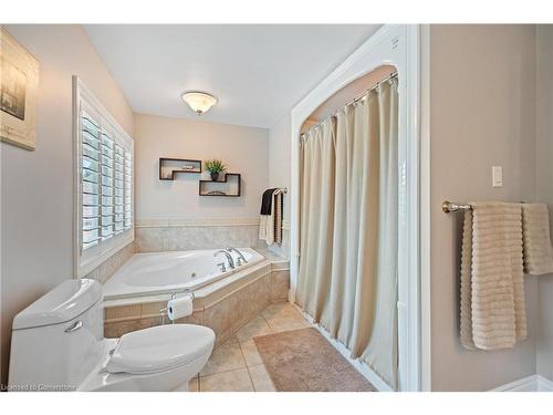 728 Country Squire Road, Waterloo, ON - Indoor Photo Showing Bathroom