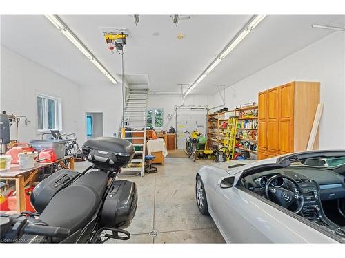 728 Country Squire Road, Waterloo, ON - Indoor Photo Showing Garage