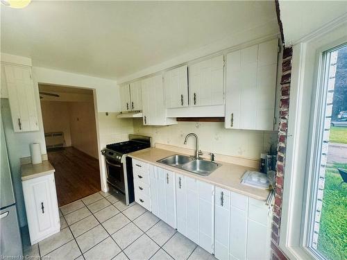 74 Carter Crescent, Cambridge, ON - Indoor Photo Showing Kitchen With Double Sink