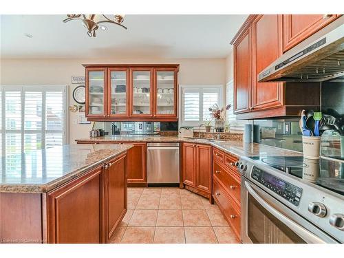 170 The Queens Way, Barrie, ON - Indoor Photo Showing Kitchen