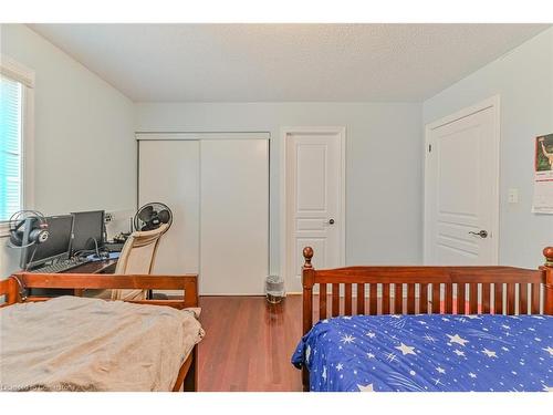 170 The Queens Way, Barrie, ON - Indoor Photo Showing Bedroom