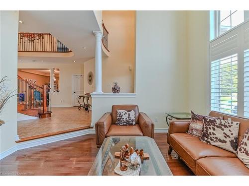 170 The Queens Way, Barrie, ON - Indoor Photo Showing Living Room