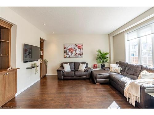 361 Bamberg Crescent, Waterloo, ON - Indoor Photo Showing Living Room