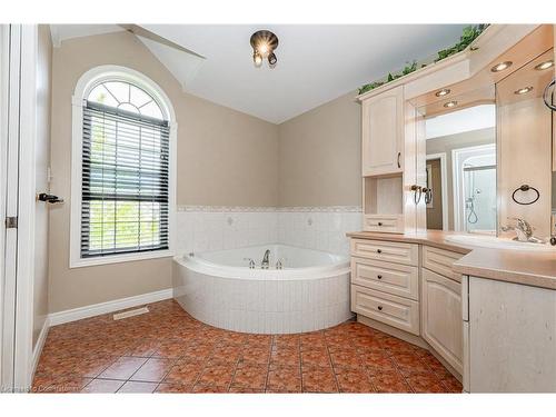 290 Woodridge Drive, Mannheim, ON - Indoor Photo Showing Bathroom