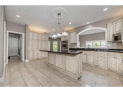 290 Woodridge Drive, Mannheim, ON - Indoor Photo Showing Kitchen With Upgraded Kitchen