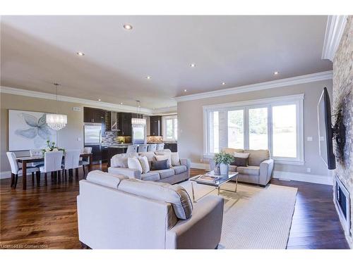 1123 Notre Dame Drive, Petersburg, ON - Indoor Photo Showing Living Room