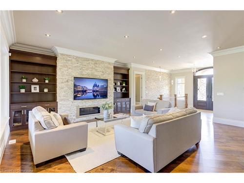 1123 Notre Dame Drive, Petersburg, ON - Indoor Photo Showing Living Room